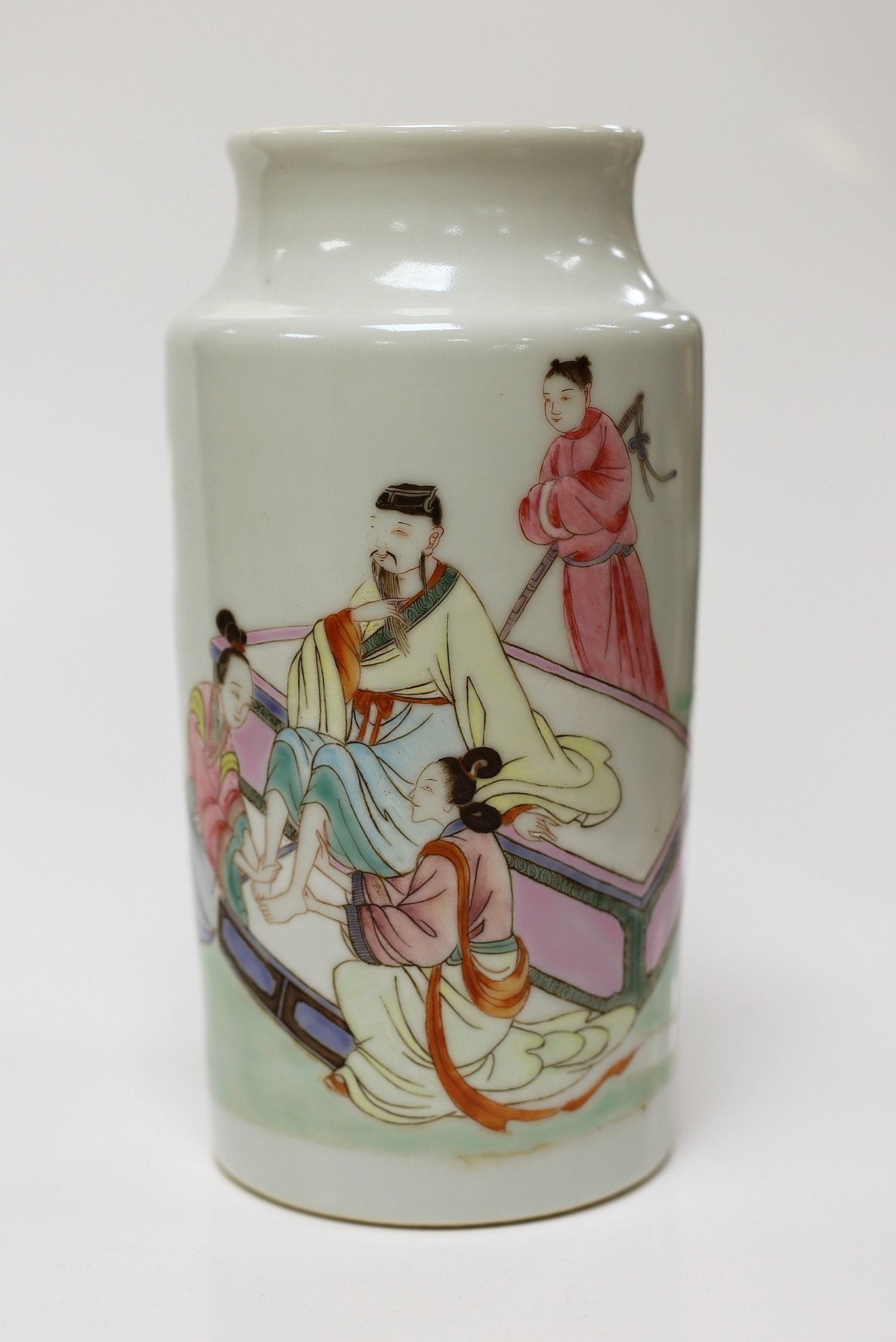 A Chinese famille rose figural cylindrical vase, 18.5cm tall